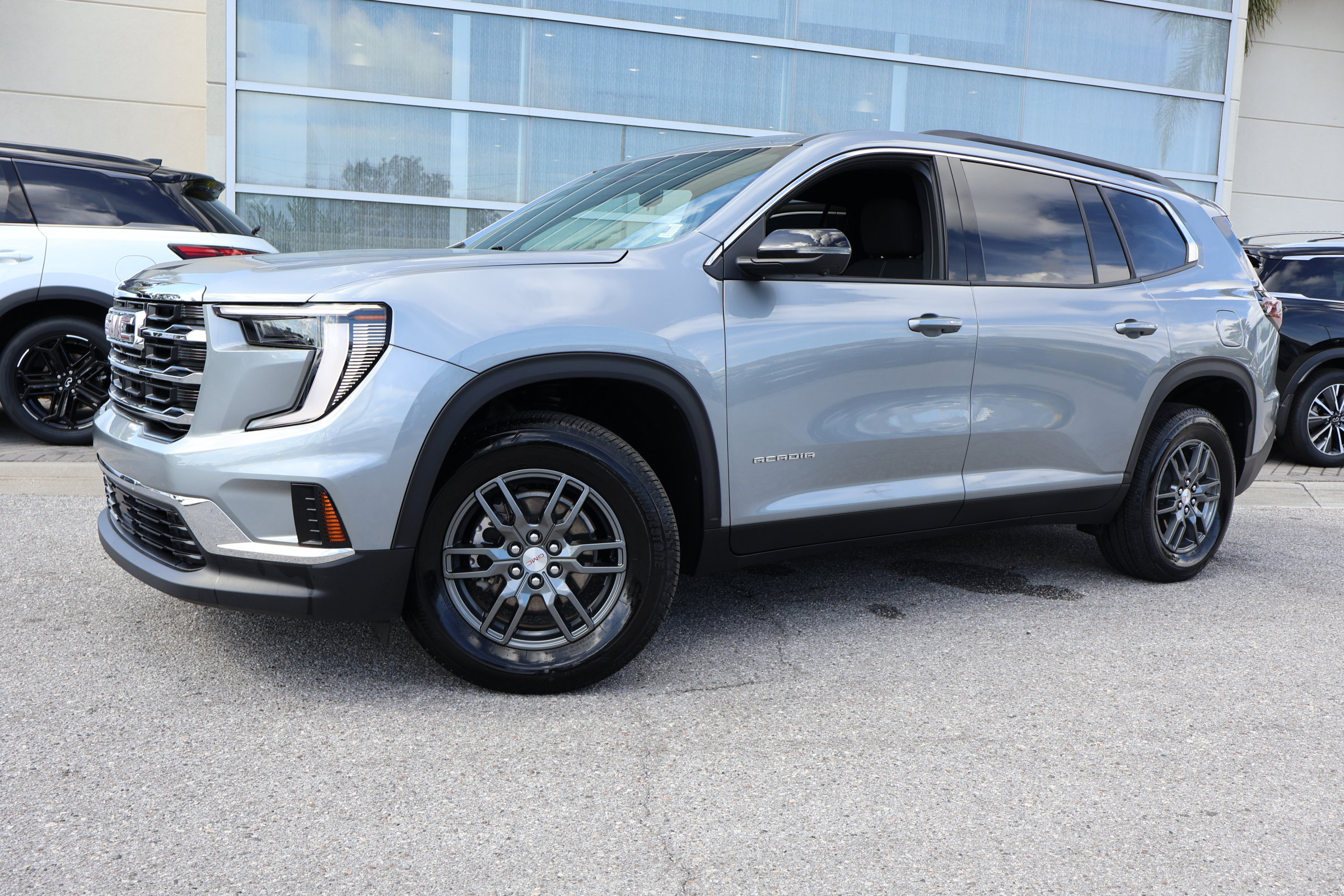 2025 GMC Acadia Elevation's photo