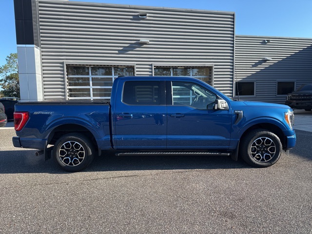 2022 Ford F-150 XLT photo 2