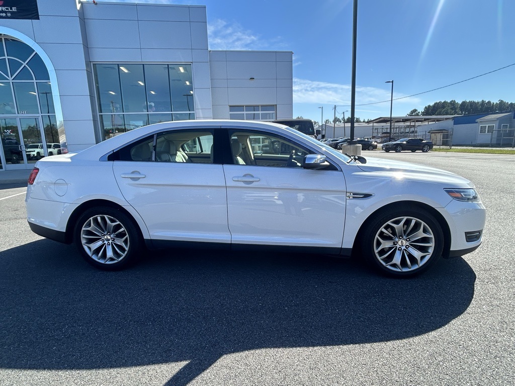 2016 Ford Taurus Limited photo 2