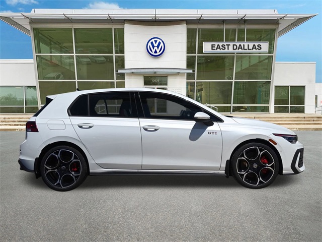 2025 Volkswagen Golf GTI Autobahn photo 2