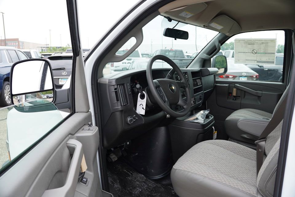 2025 Chevrolet Express 3500 Work Van Cargo photo 8