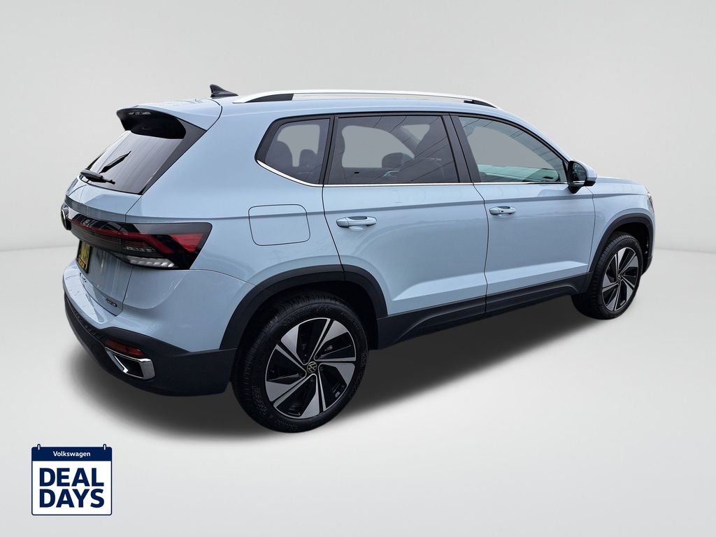 2025 Volkswagen Taos SE photo 2
