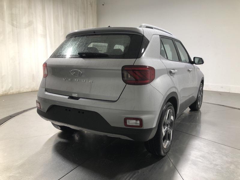 2026 Hyundai Venue SEL photo 4