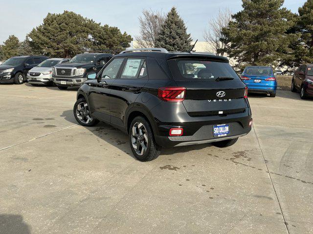 2025 Hyundai Venue SEL photo 3