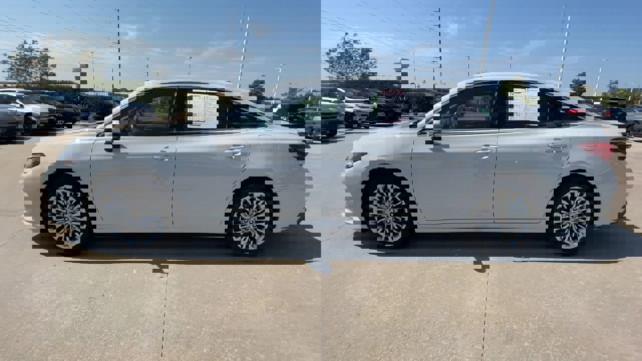 2022 Toyota Avalon Limited photo 5