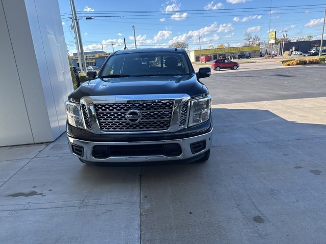 2019 Nissan Titan SV photo 2