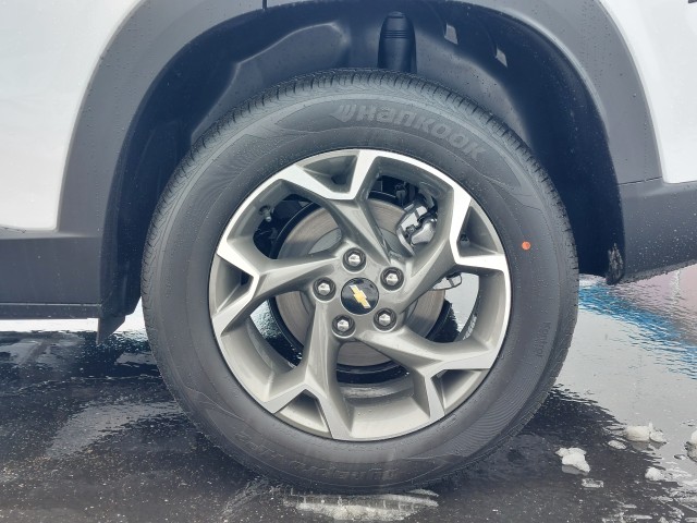 2025 Chevrolet Trax LT photo 40