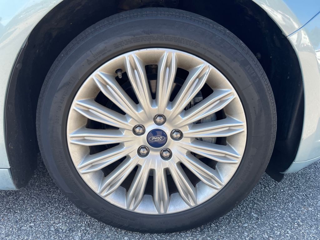 2013 Ford Fusion Hybrid SE photo 4