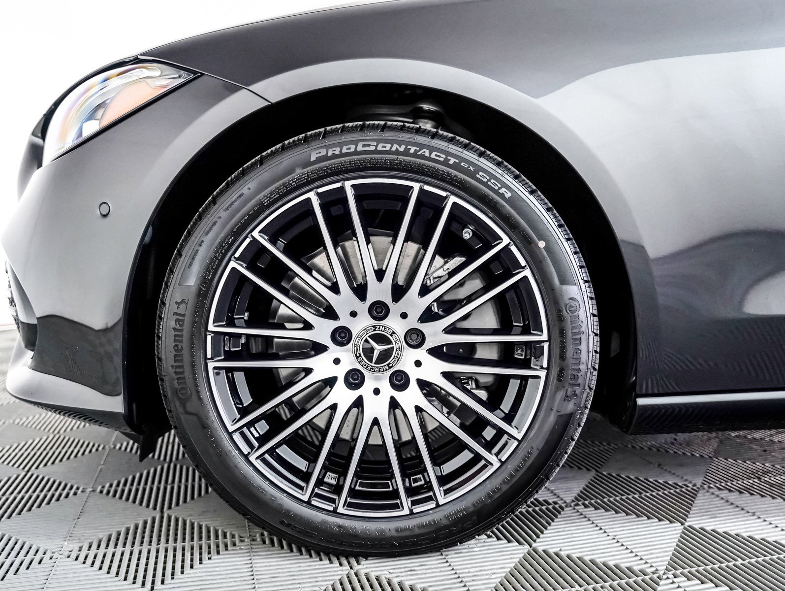 2025 Mercedes Benz C 300 photo 4