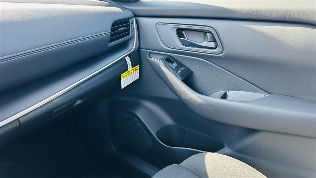 2026 Nissan Rogue S photo 24