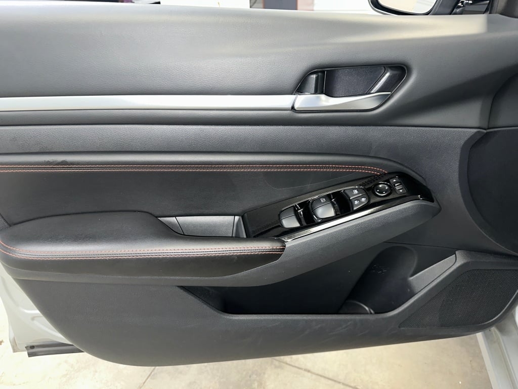 2023 Nissan Altima 2.5 SR photo 3