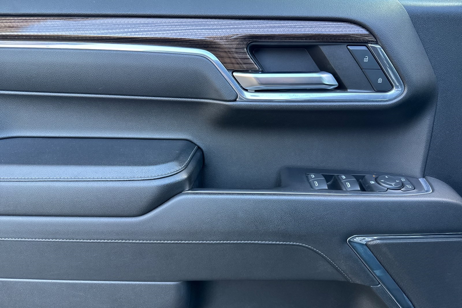 2024 Chevrolet Silverado 1500 LT photo 10