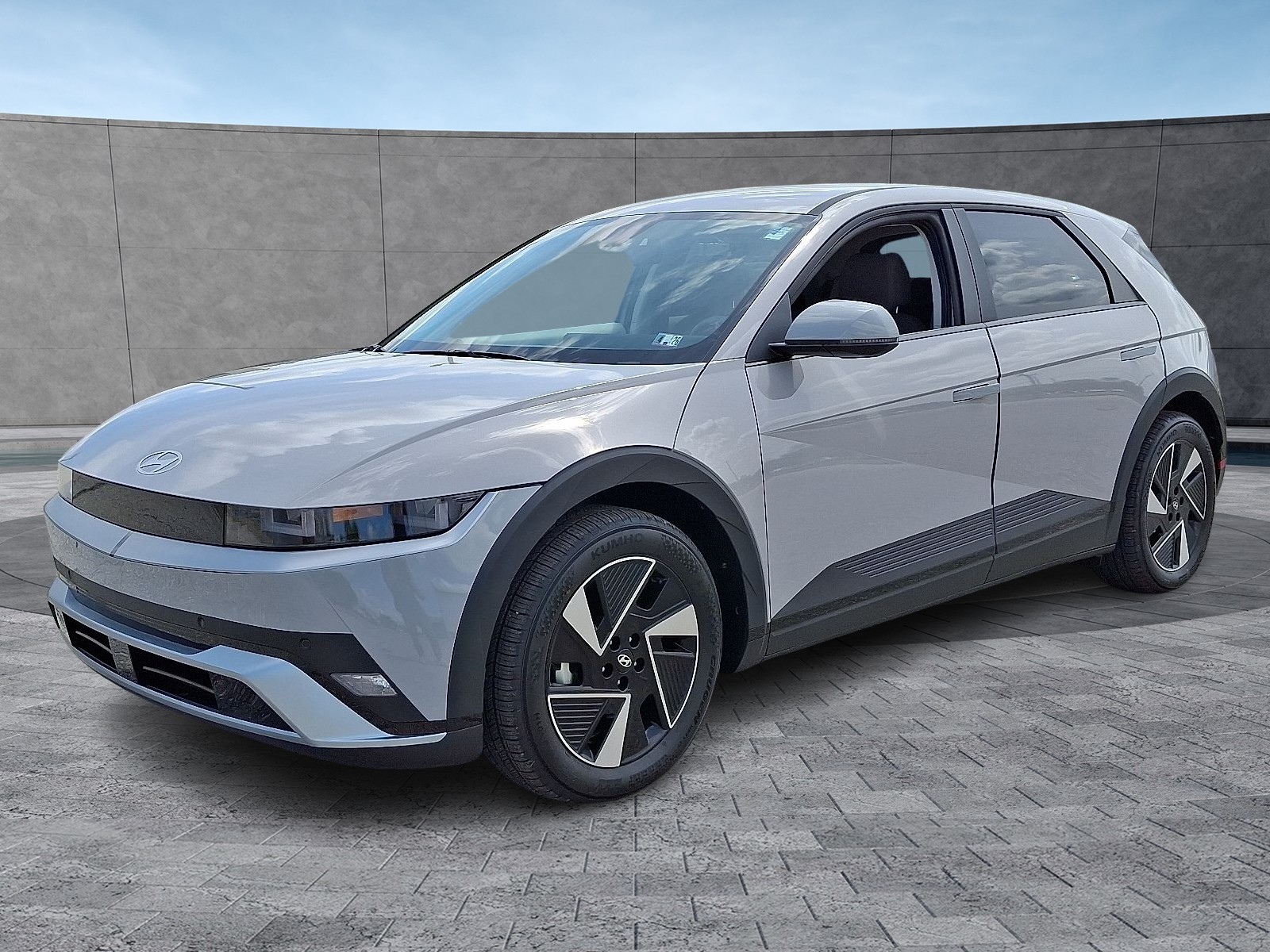 2025 Hyundai Ioniq 5 SE photo 3