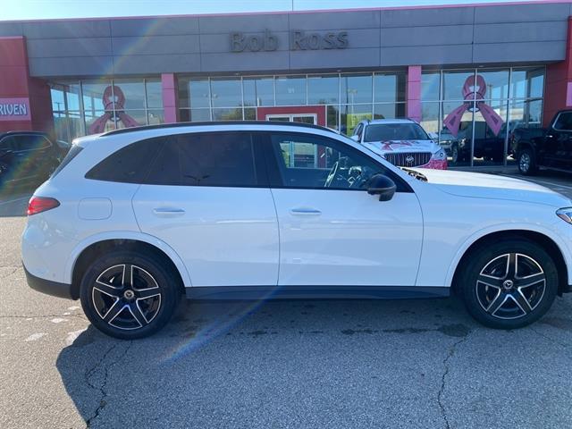 2025 Mercedes Benz GLC 300 4MATIC photo 3