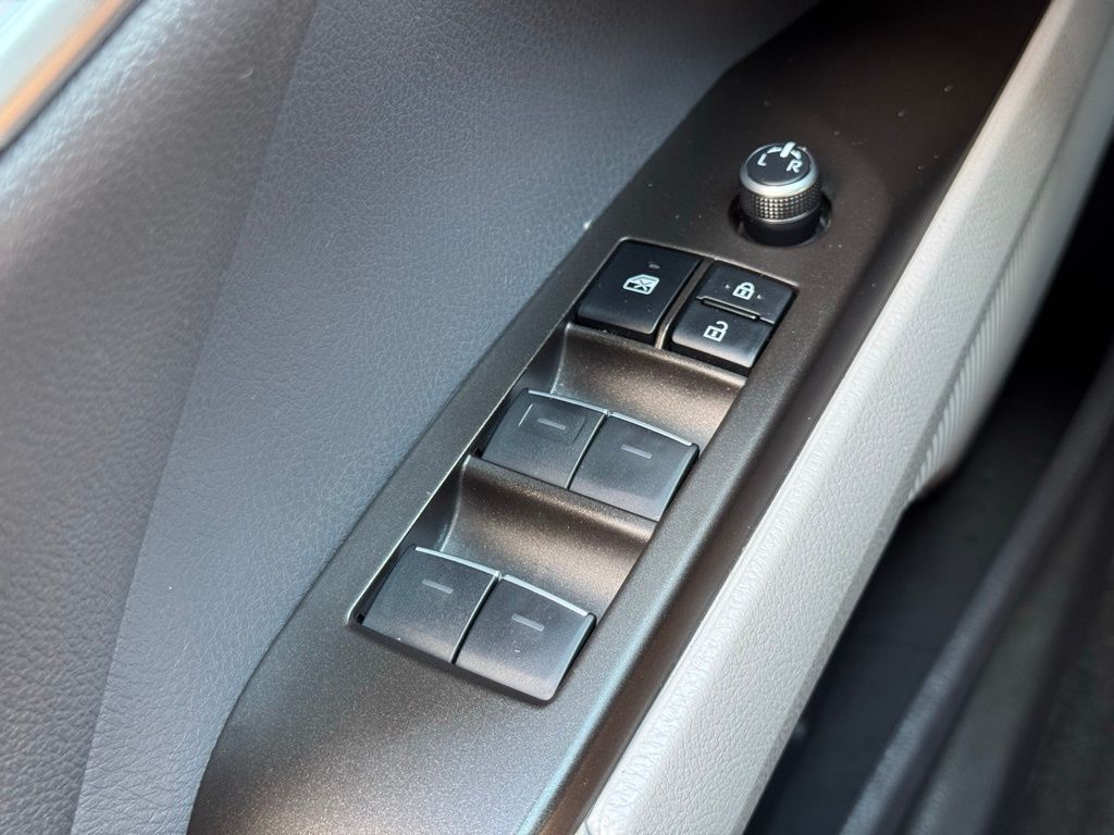2023 Toyota Camry XLE V6 photo 22