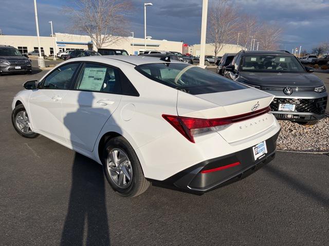 2026 Hyundai Elantra SE photo 3