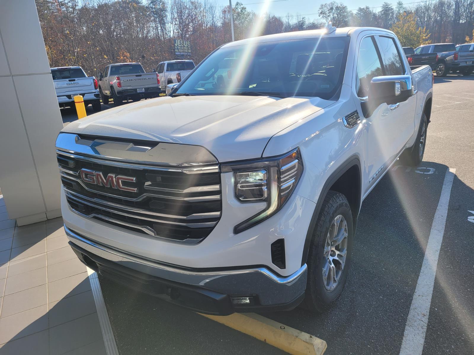 2024 Gmc Sierra 1500 SLT photo 3