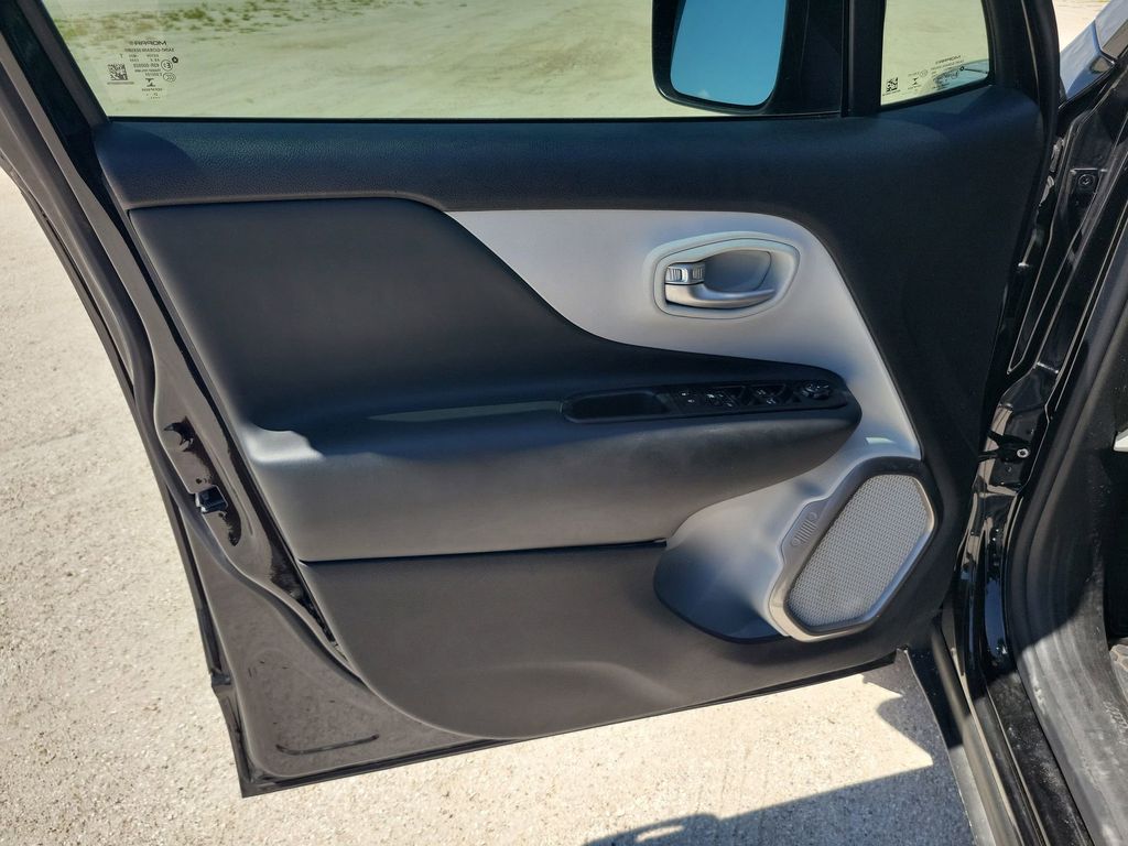 2022 Jeep Renegade Latitude photo 37
