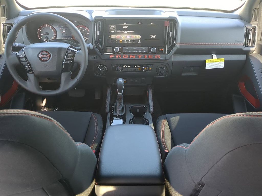 2025 Nissan Frontier PRO-4X photo 13