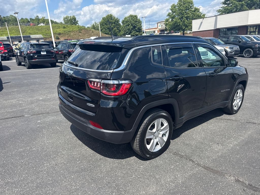 2022 Jeep Compass Latitude photo 4