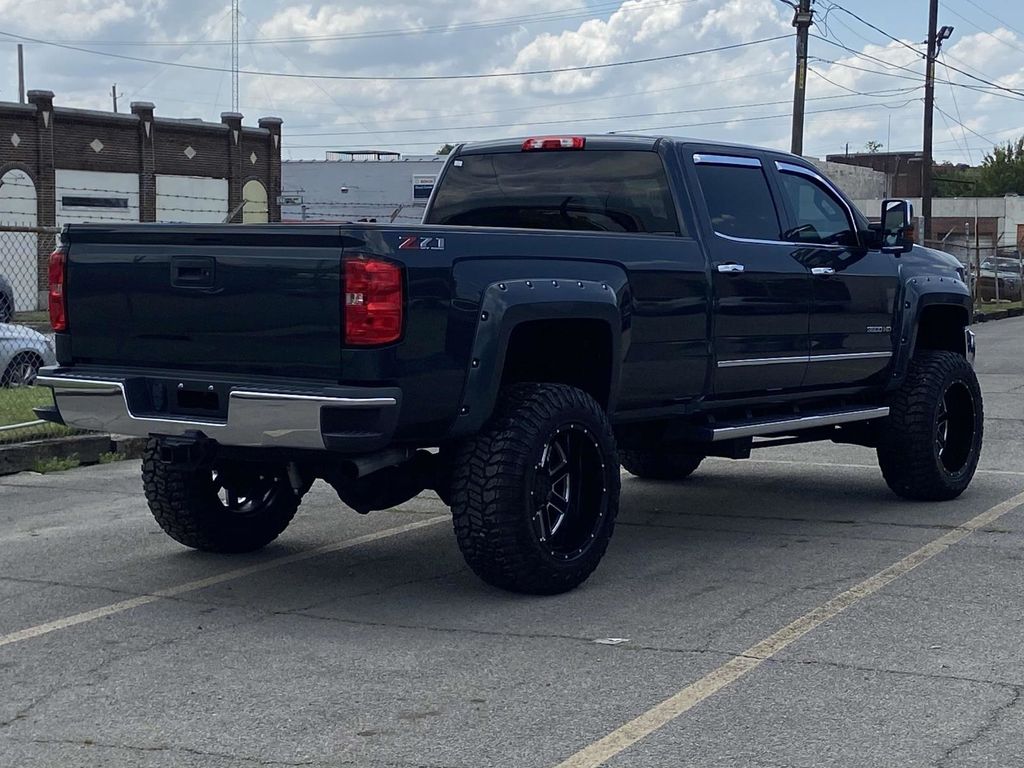 2018 Chevrolet Silverado 3500HD LTZ photo 3