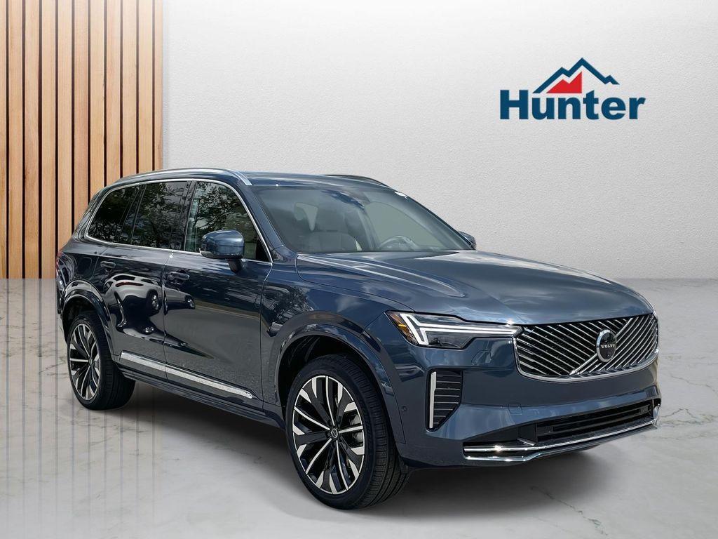 2026 Volvo XC90 Plus's photo