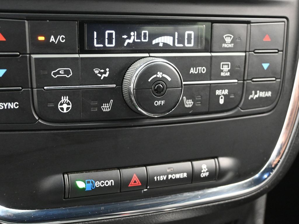 2016 Dodge Grand Caravan R/T photo 15