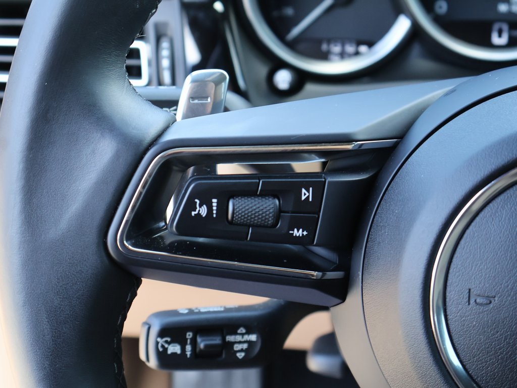 2024 Porsche Macan T photo 27