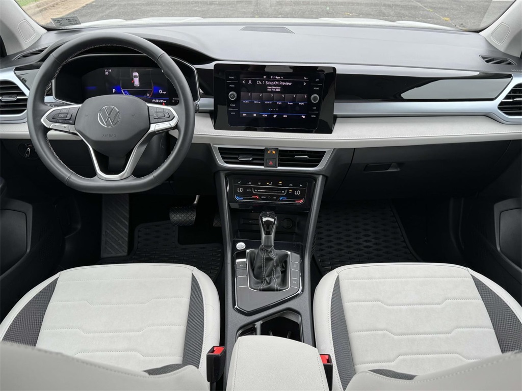 2025 Volkswagen Taos SE photo 13