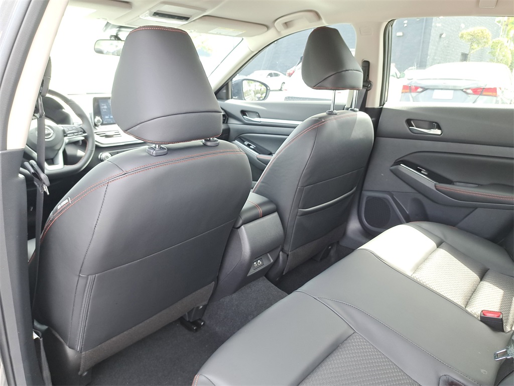 2025 Nissan Altima 2.5 SR photo 11