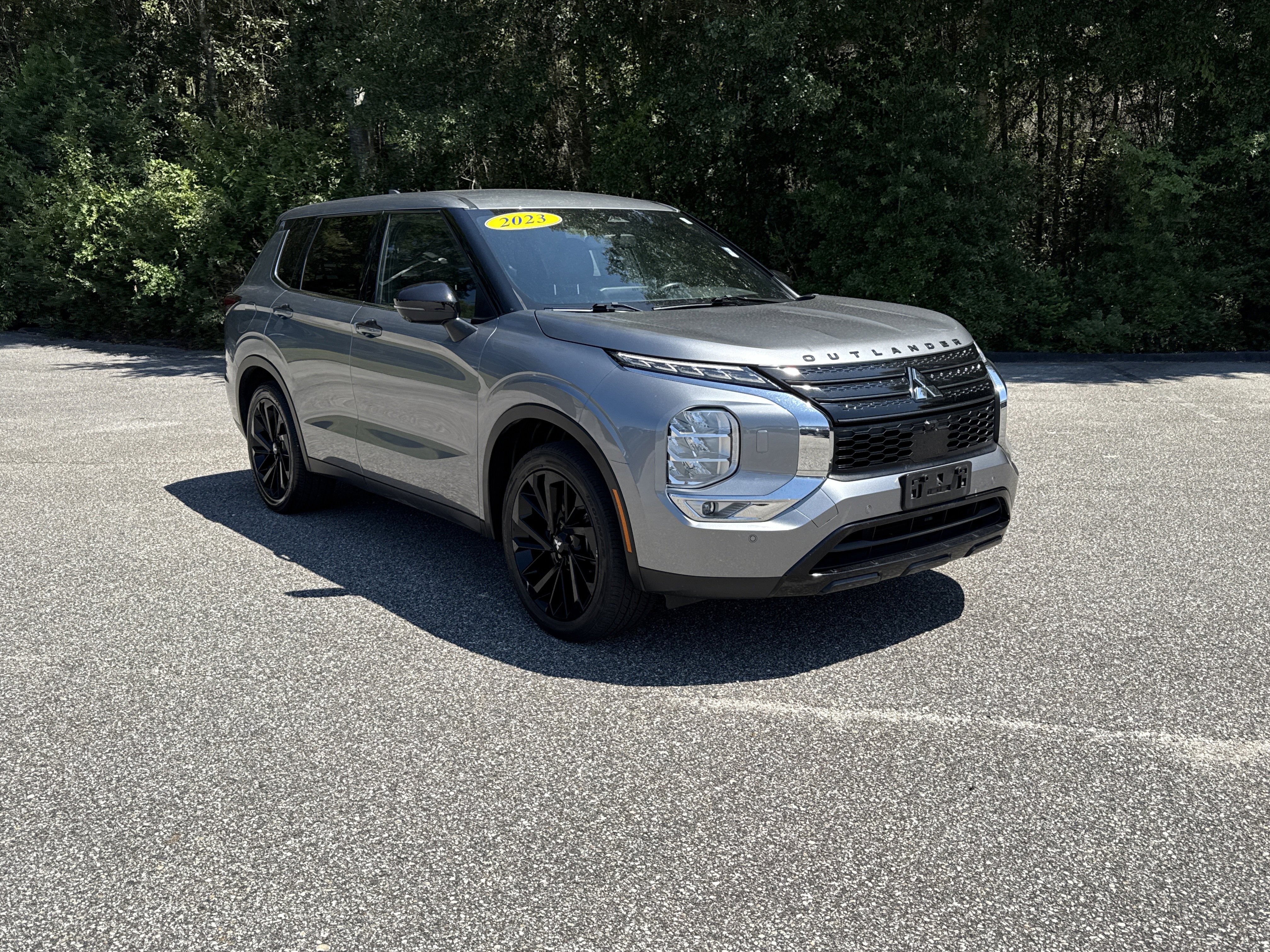 2023 Mitsubishi Outlander SE Black Edition's photo