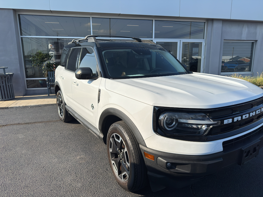 2021 Ford Bronco Sport Outer Banks photo 2