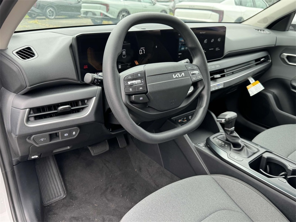 2025 Kia K4 LXS photo 2