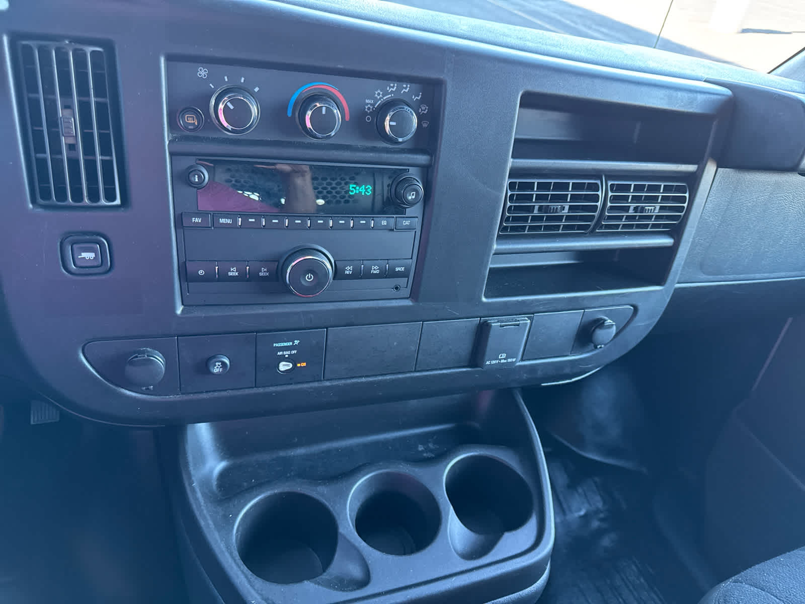 2024 Gmc Savana Cargo 2500 photo 21