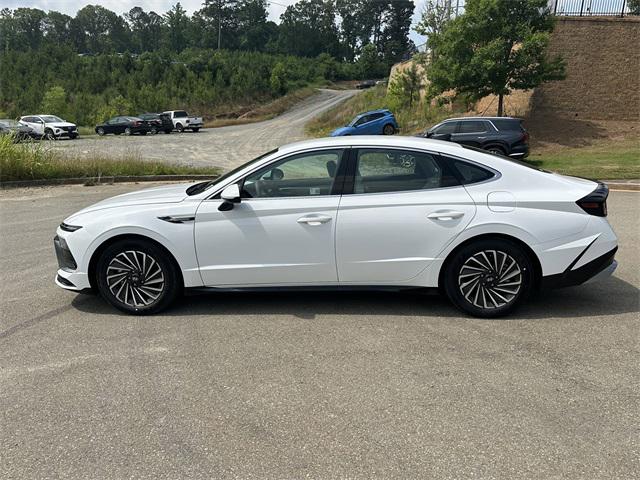 2025 Hyundai Sonata Hybrid SEL photo 2