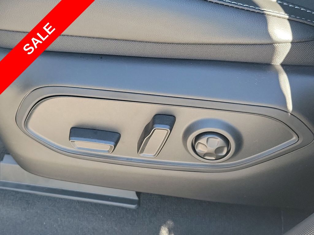 2025 Jeep Grand Cherokee Laredo Altitude photo 29