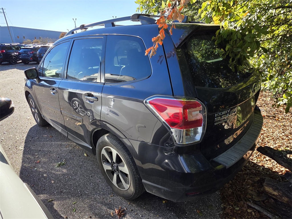 2018 Subaru Forester 2.5i Premium photo 3