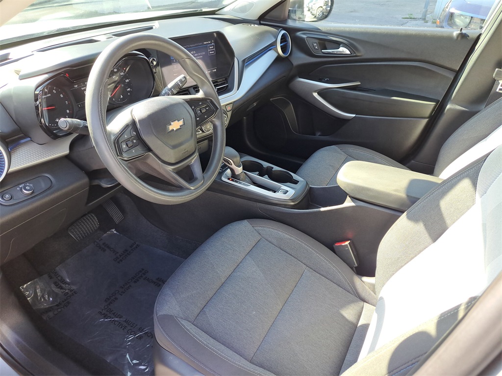 2024 Chevrolet Trax LS photo 8