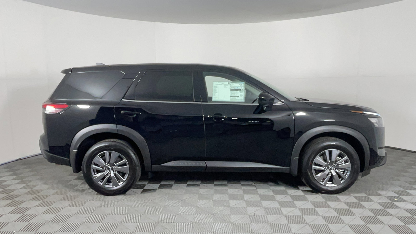 2025 Nissan Pathfinder S photo 3