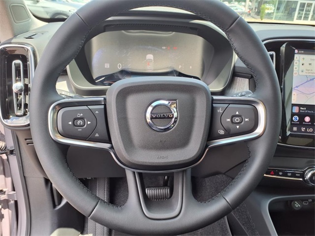 2026 Volvo XC40 Plus photo 9