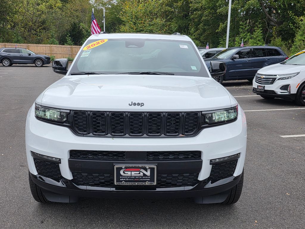 2025 Jeep Grand Cherokee Limited photo 2