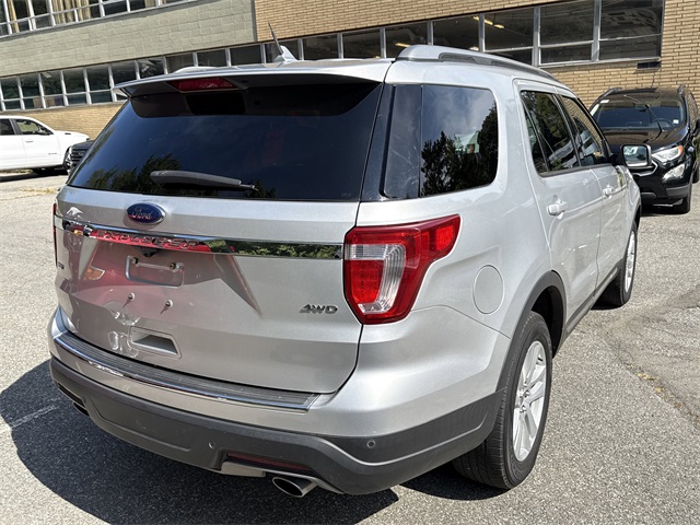 2018 Ford Explorer XLT photo 4