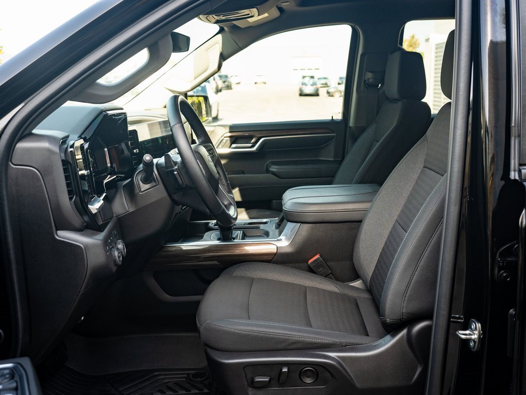 2024 Chevrolet Silverado 1500 RST photo 19