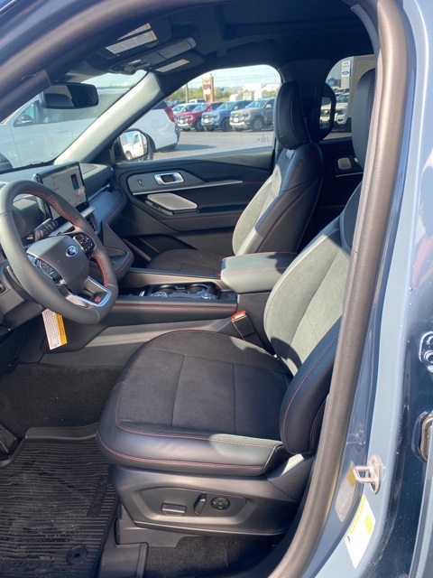 2025 Ford Explorer ST photo 16