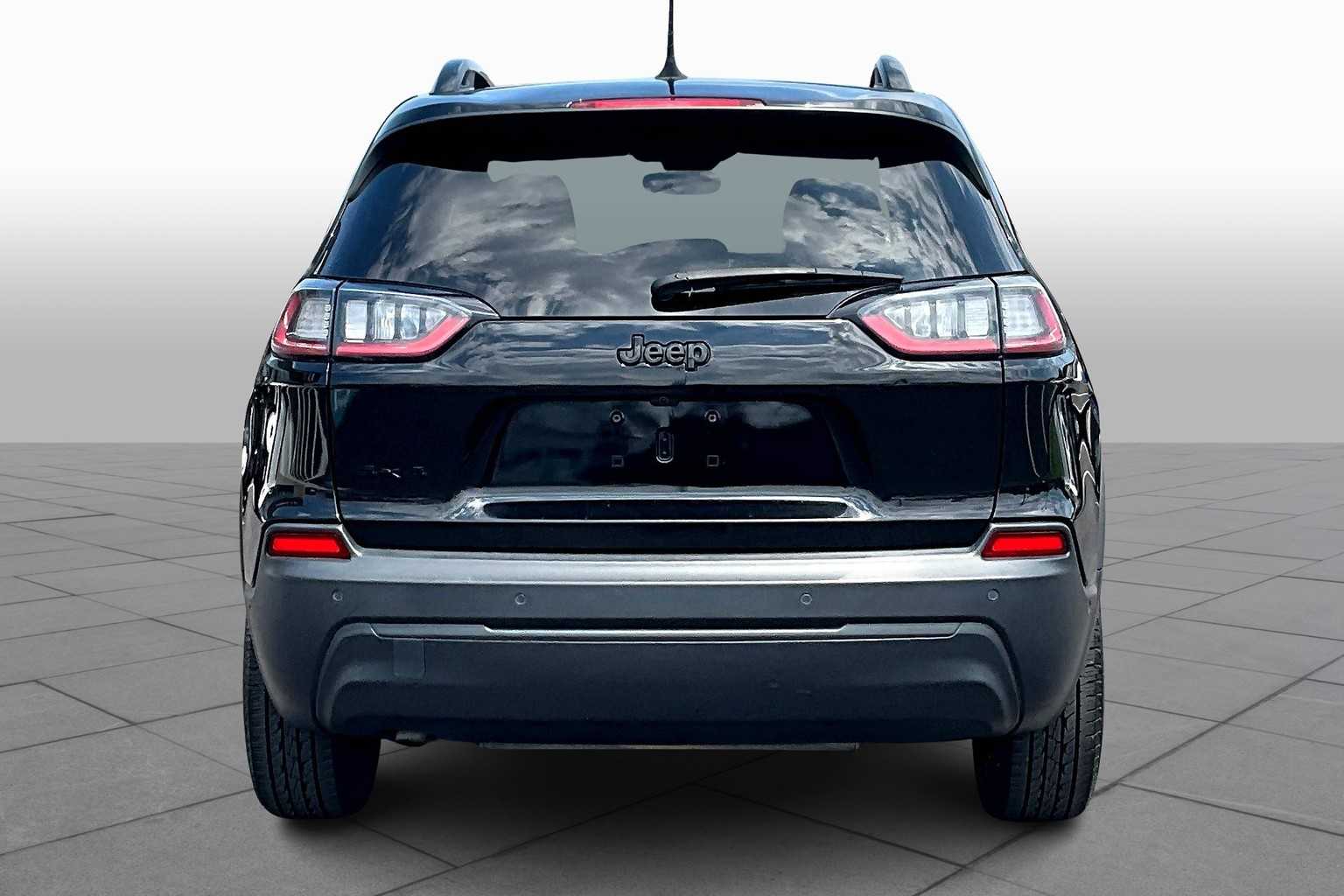 2023 Jeep Cherokee Altitude Lux photo 4