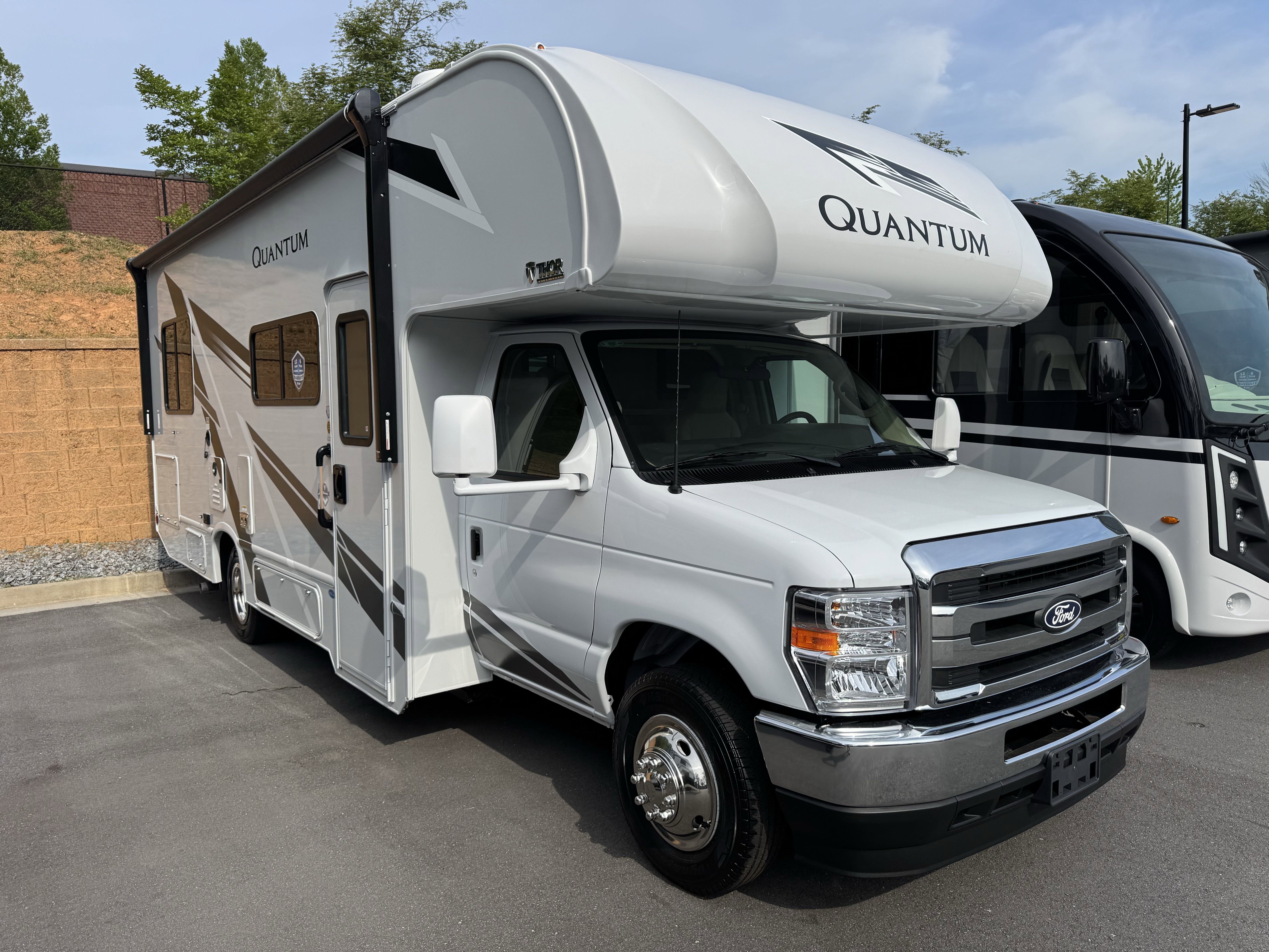 2026 Ford E-Series Cutaway Base's photo