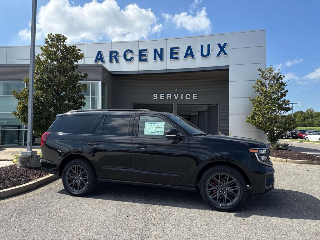 2025 Ford Expedition Platinum's photo