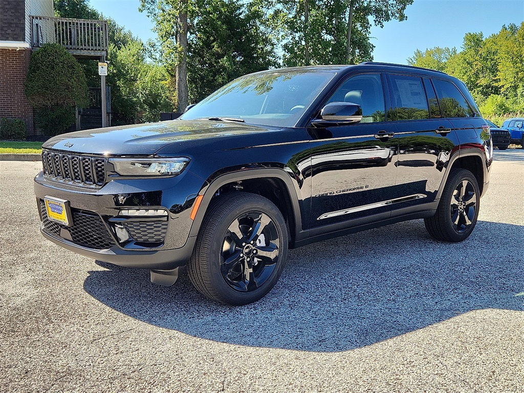 2025 Jeep Grand Cherokee Limited photo 2
