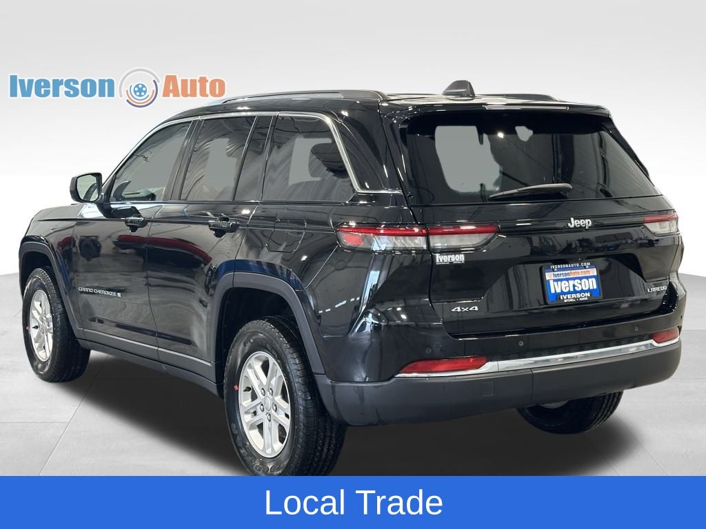 2022 Jeep Grand Cherokee Laredo photo 3