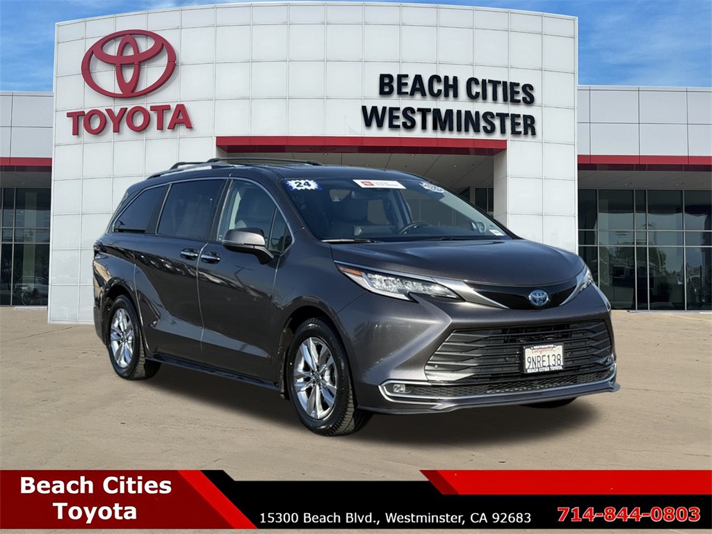 2024 Toyota Sienna Limited's photo
